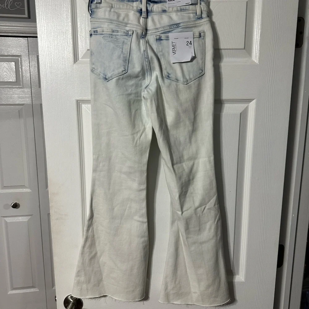 NWT Women's Vervet Alison Flared White Wash Jeans - Picture 7 of 14
